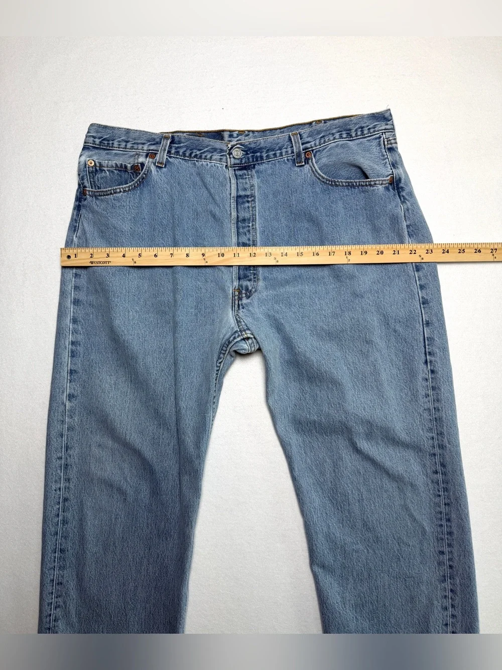 1995 Levi's 501 Straight Button Fly Med Wash Actual Size 39 X 30 READ DESCRIP